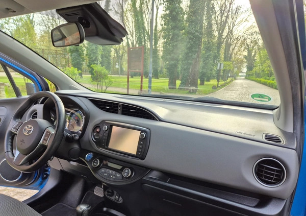 Toyota Yaris cena 45900 przebieg: 126750, rok produkcji 2015 z Wrocław małe 379